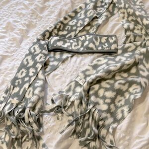 🩶OLD NAVY Super Soft & Warm Scarf/Head Wrap Set